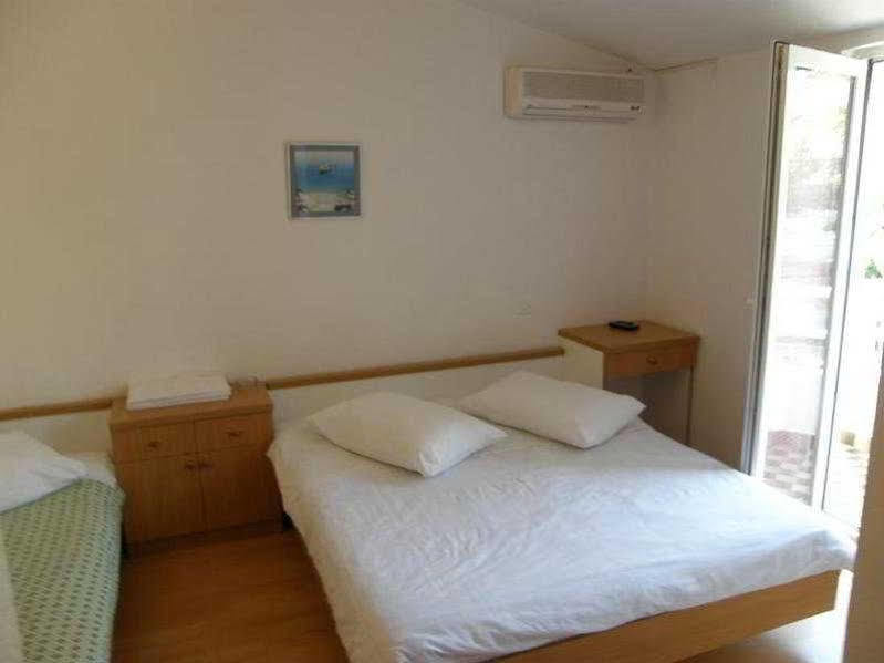 Pansion Vedrana Hotel โปดสตรานา ภายนอก รูปภาพ
